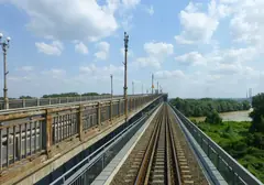 Дунав мост между Русе и Гюргево: пътното и железопътното платно са едно до друго