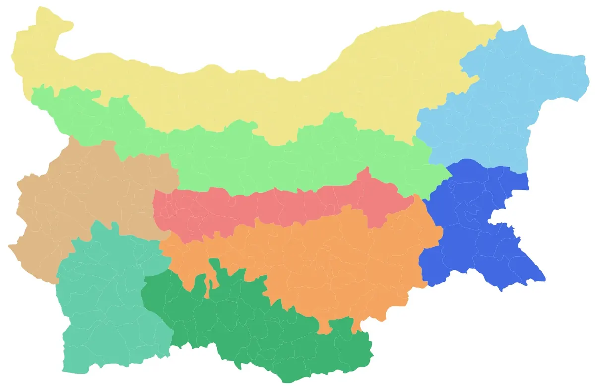 Карта на деветте туристически района на България по общини, без надписи