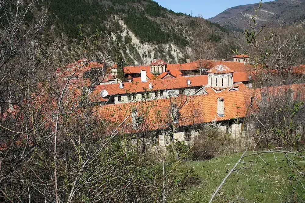 Бачковският манастир сред гората